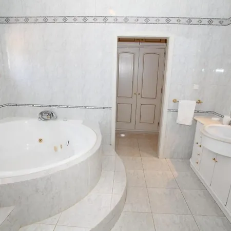 Sleeps 16 Pool Air Con Wifi Villa